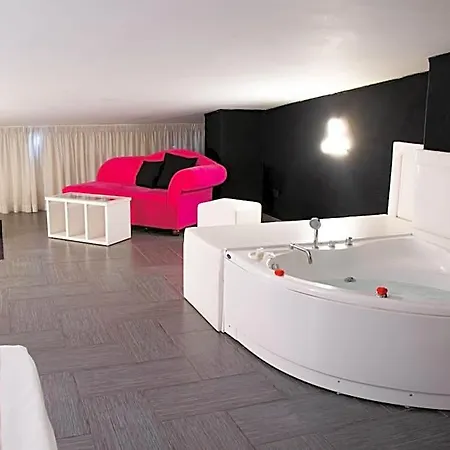 Masaniello Luxury 4* كازوريا