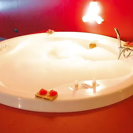 Masaniello Luxury 4* كازوريا